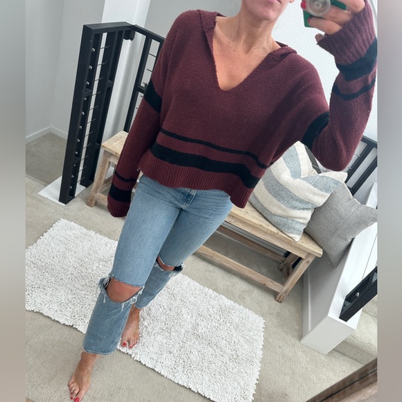 Derek Heart Sweaters - Derek heart burgundy & black v neck hoodie sweater winter casual holiday fall M